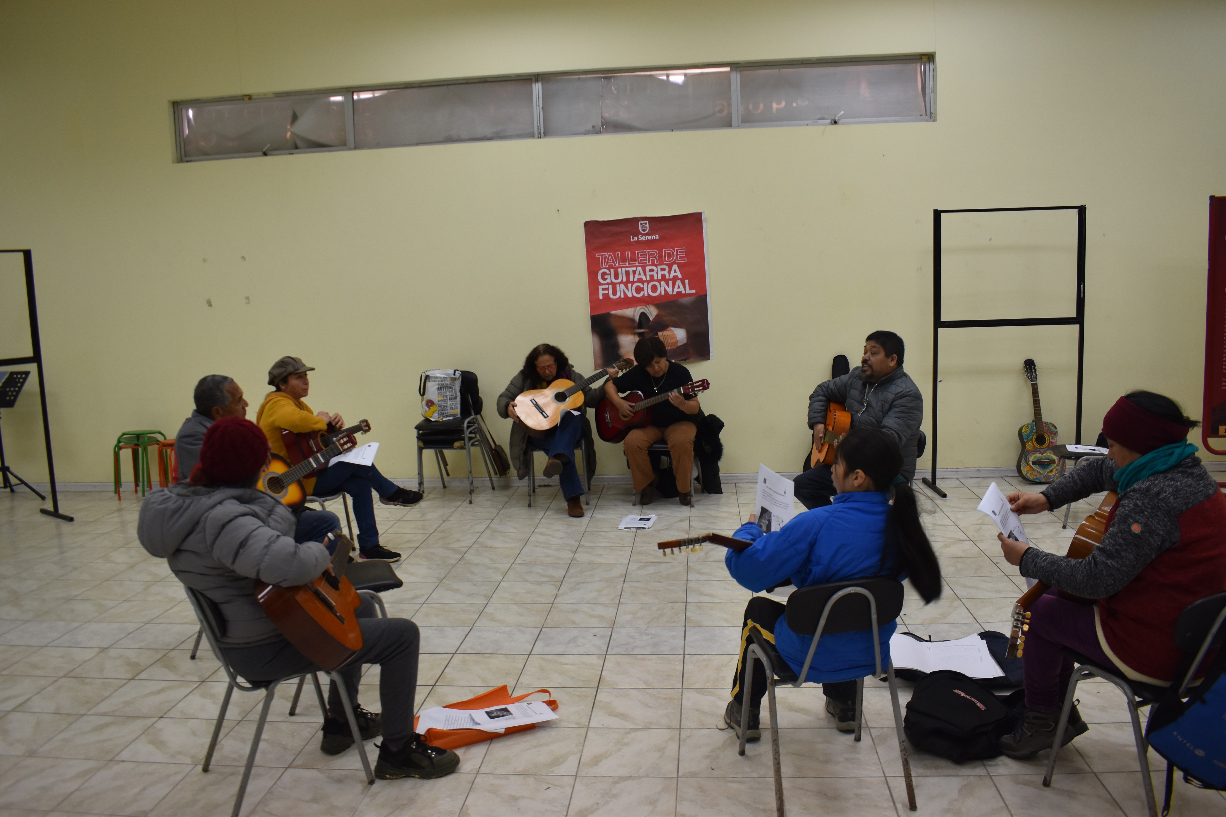 Municipio extiende taller de guitarra  funcional en Casa de la Cultura de Las Compañías